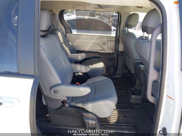 2023 TOYOTA SIENNA XLE — 7