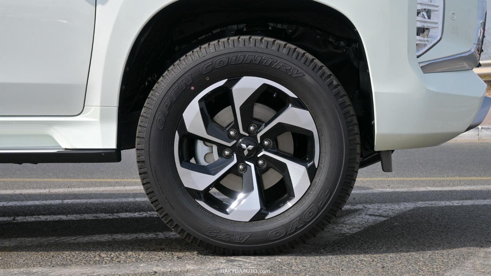 MITSUBISHI MONTERO SPORT 3.0L 4WD Full Option — 9