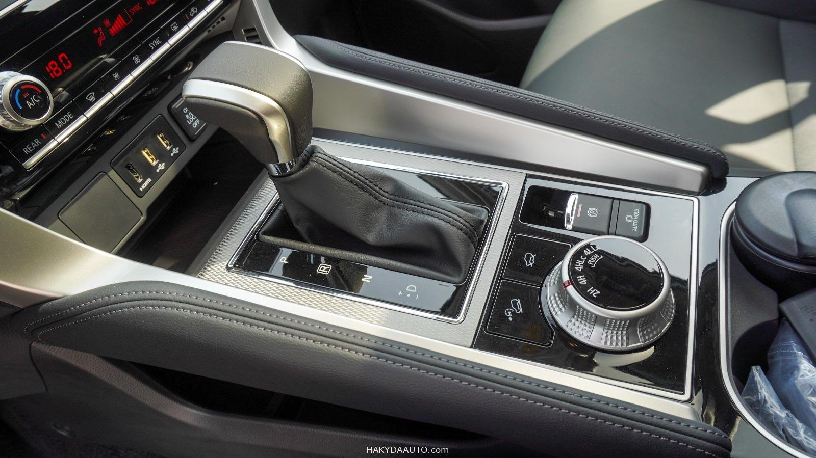 Mitsubishi Montero Sport GLS 3.0 4WD Mid Option — 12