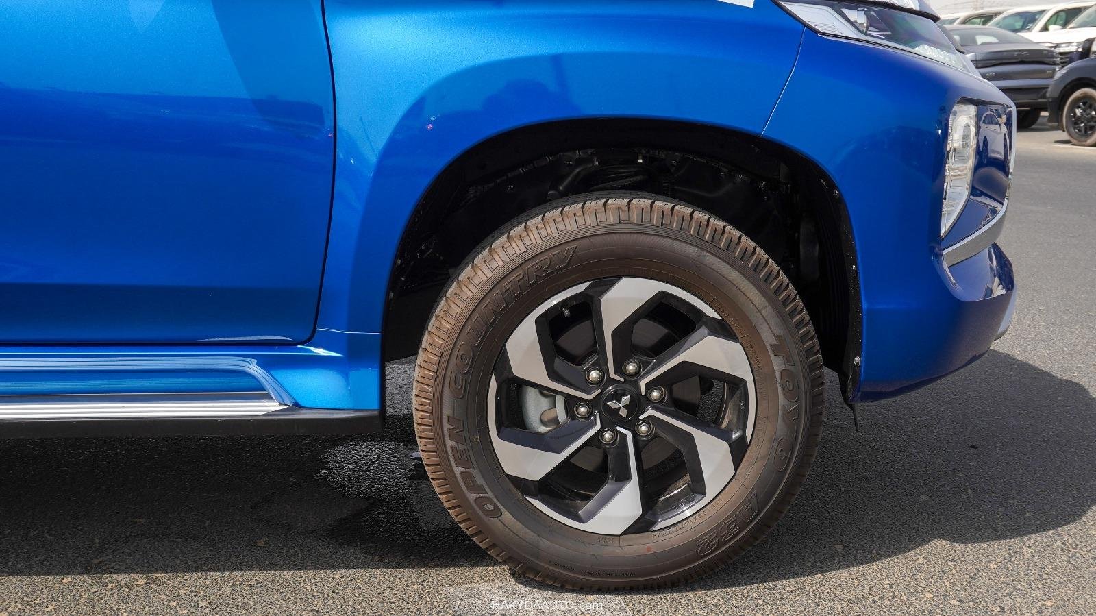 Mitsubishi Montero Sport GLS 3.0 4WD Mid Option — 7