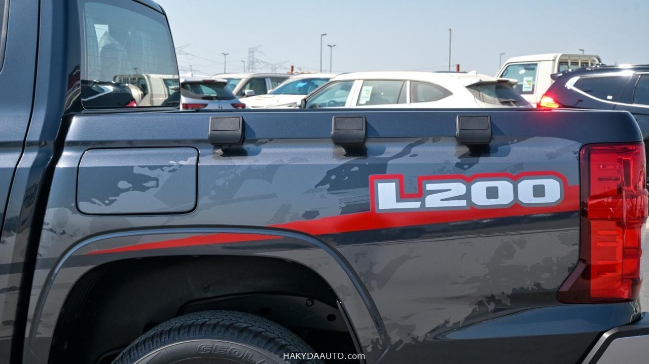 Mitsubishi L200 GLX DIESEL AT 4WD 2025 MID OPTION — 7